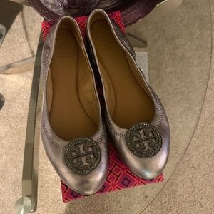 Tory Burch Liana Flat...Silver Metallic...Size 7